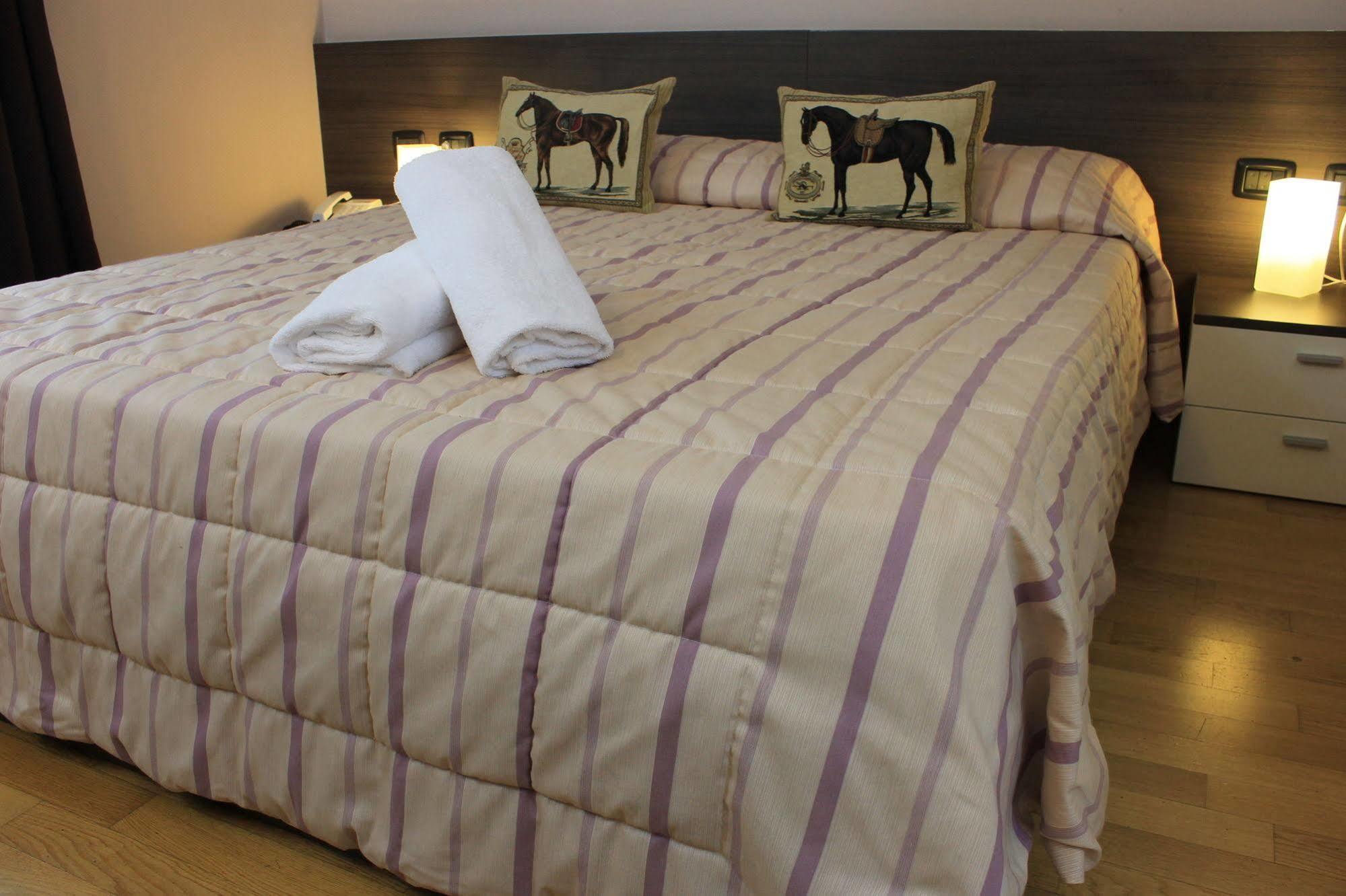 Eq Hotel Travagliato Extérieur photo