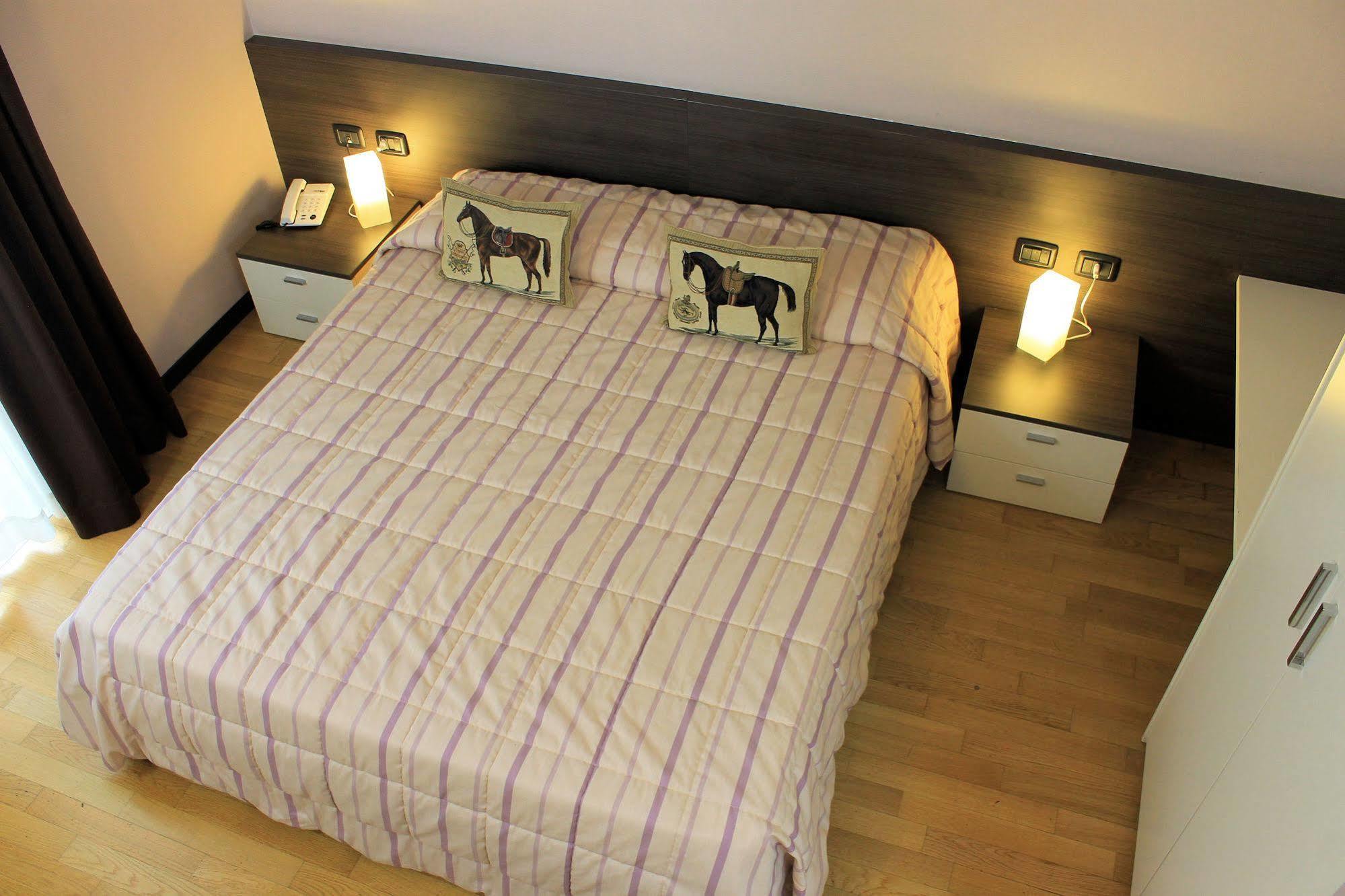 Eq Hotel Travagliato Extérieur photo